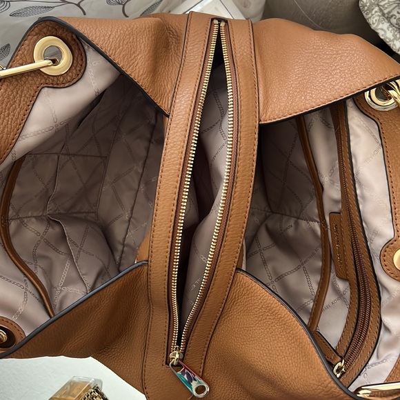 {🌟HP Michael Kors 🌟} NWOT Raven Pebble Leather Tote Camel/Gold - Picture 4 of 6